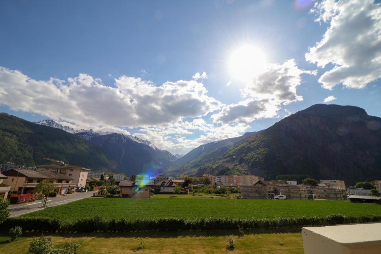 Modern Apartment Close To Martigny Train Station Ngoại thất bức ảnh